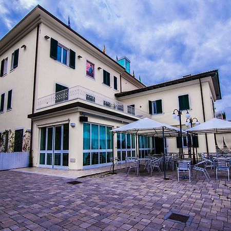Hotel Butterfly توري ديل لاغو بوتشيني المظهر الخارجي الصورة